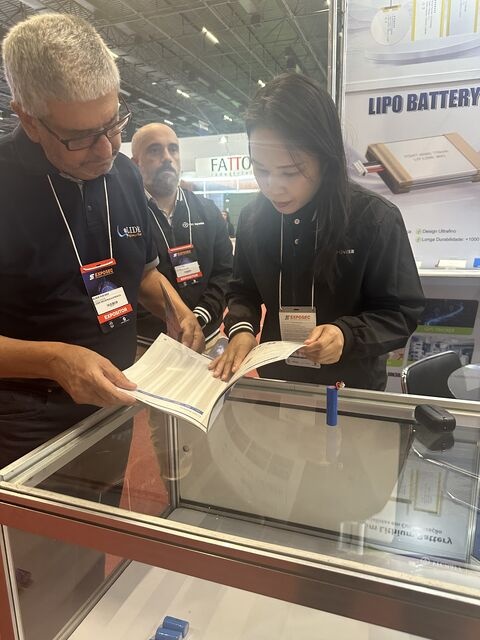 Diskussion zum Batterieprojekt auf der Exposec Brazil