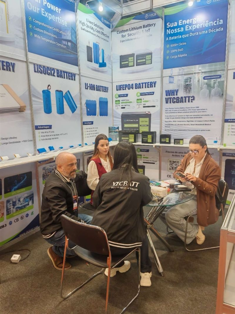 Gespräch am VTCBATT-Stand auf der Exposec 2026