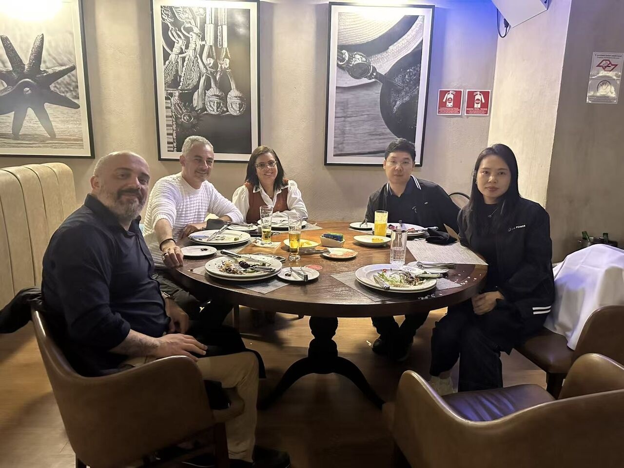 Das VTCBATT-Team trifft sich nach der Exposec 2026 mit brasilianischen Partnern